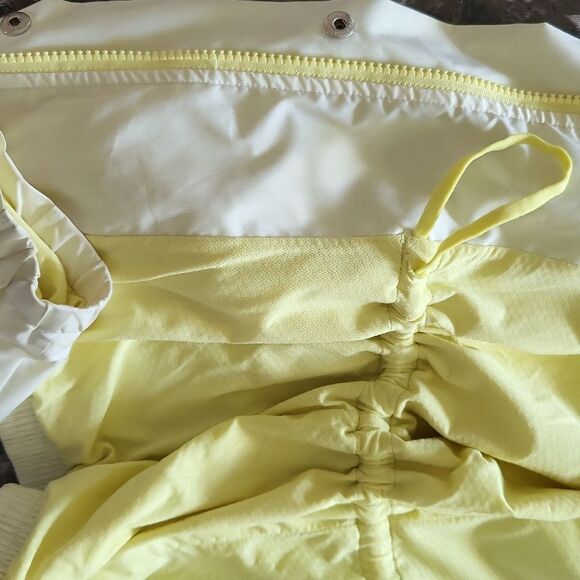 Lululemon Size 4 Light Yellow Hood-Lite Jacket - Picture 5 of 6